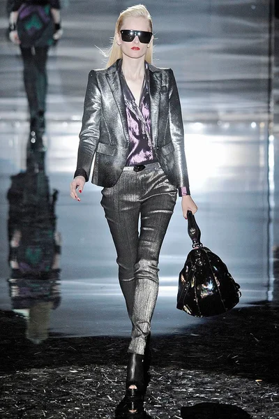 Look 28